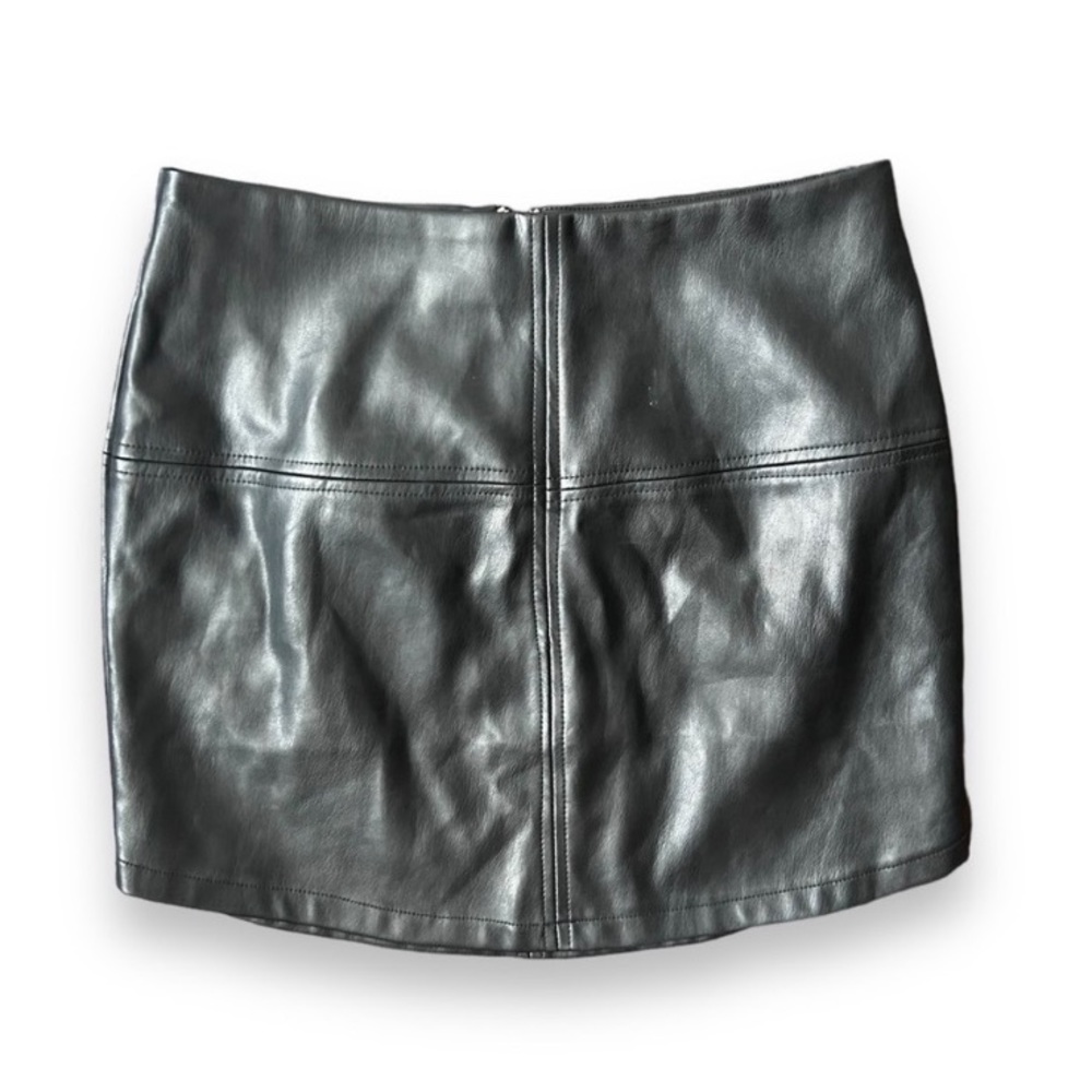 Lulu’s • NWT • SOLD OUT • Pop Star Black Vegan Leather Mini Skirt - Picture 3 of 5